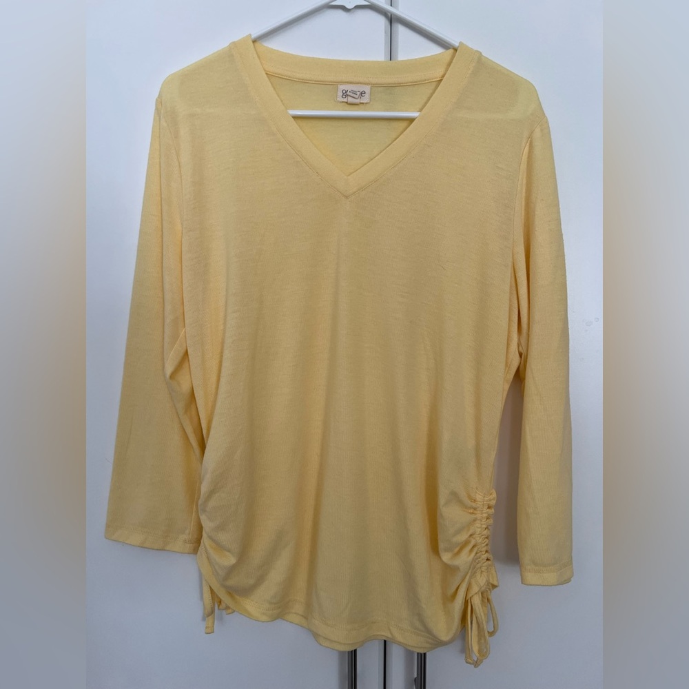 greige Women's Yellow V-Neck Top with Ruched Sides Sz XL